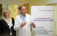 Фото 2: Відомий пластичний хірург із Німеччини Клаус Екснер знову консультує та оперує дітей зі всієї України у Львові