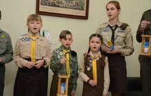 Фото 6: Пластуни передали міському голові Львова Вифлеємський вогонь миру