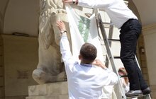 Фото 3: У Львові левів біля міської Ратуші вдягнули у вишиванки з нагоди Всесвітнього Дня Вишиванки