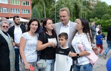 Фото 36: На площі перед ліцеєм ім. В. Симоненка сьогодні відбуваються святкові заходи