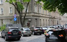 Фото 13: Порушення правил паркування стає причиною значних заторів на дорогах Львова