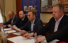Фото 6: На засіданні Львівського РВ АМУ мери міст одностайно підтримали звернення щодо недоцільності винесення на розгляд ВРУ проекту закону, який передбачає контроль за органами місцевого самоврядування з боку обласних державних адміністрацій