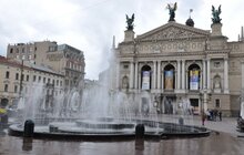 Фото 2: На площі перед Оперою облаштують «сухий» світломузичний фонтан
