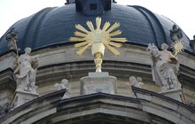 Фото 7: У співпраці з Інститутом «Полоніка» у Львові відреставрували 4 скульптури і чашу на фасаді храму Пресвятої Євхаристії (Домініканський собор)