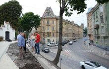 Фото 14: На верхній алеї вулиці Коперника облаштовують нову пішохідно-велосипедну доріжку