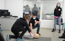 Фото 12: Львівські учні навчаються надавати домедичну допомогу у Львівській медичній академії