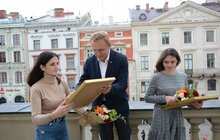 Фото 5: Міський голова Андрій Садовий подякував студенткам-медикам, які врятували життя чоловікові у львівському трамваї