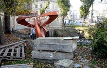 Фото 1: На пл. Галицькій облаштують новий громадський простір, а виявлені фундаменти костелу законсервують