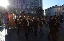 Фото 4: Карнавальною ходою у Львові розпочався «Золотий Лев на вулиці – 2017»