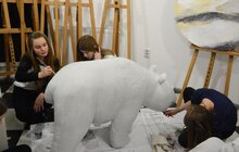 Фото 8: До Китайського нового року у Львові розмальовують 15 скульптур панд