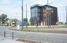 Фото 6: Мерія закликає водіїв приватних авто не паркуватися у частині пл. Двірцевої, де знаходяться зупинки громадського транспорту і пішохідна зона