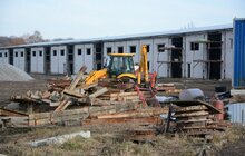 Фото 1: Мерія застерігає: на вул. Земельній тривають самочинні будівельні роботи