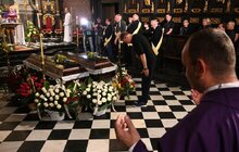 Фото 3: У Львові поховали перших загиблих внаслідок ворожого ракетного обстрілу міста