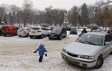 Фото 5: Площа біля пам’ятника Івану Франку перетворюється на парковку