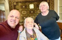 Фото 6: Людина, яка приносить свято: Іван Фасольник вже 18 років вітає столітніх львів’ян з їх днем народження