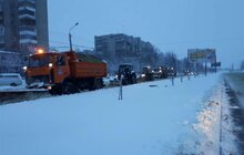 Фото 1: Станом на 07.00 год ранку в місті працювало 73 одиниці снігоприбиральної техніки