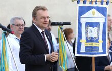 Фото 2: У Львові урочисто святкують закінчення навчального року у школах