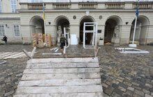 Фото 8: У Львові почали встановлювати різдвяну шопку