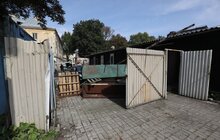 Фото 8: На пішохідній вулиці Старій усувають самовільно встановлені брами, що перешкоджають руху