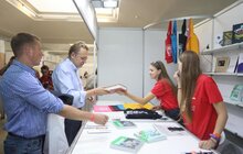 Фото 8: На 25 Book Forum мер Львова придбав більше двох десятків книжок, однак відвідає ярмарок ще завтра