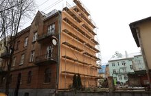 Фото 19: Чотири місяці після ракетного обстрілу на вул. Коновальця: учні вчаться у своїх класах, домівки мешканців відновлюють (відео)
