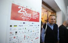 Фото 15: Мер Львова другий день поспіль відвідує книжковий форум та отримав чимало автографів авторів видань