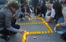 Фото 3: У центрі Львова з вогників зобразили Кримський півострів з числом 73