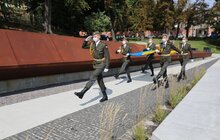 Фото 5: У День вшанування пам’яті захисників України у Львові урочисто підняли Державний Прапор на Меморіалі пам`яті Героїв Небесної Сотні