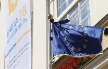 Фото 6: Львову урочисто вручили Почесний прапор Призу Європи