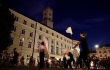Фото 4: На площі Ринок показали вуличний містичний перформанс (відео)