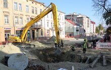 Фото 5: ІІ етап реконструкції вул. Шевченка: підрядник вже розпочав монтувати трамвайні плити і колію