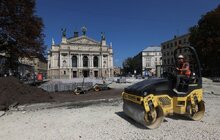 Фото 2: До кінця вересня на пр. Свободи облаштують новий сухий фонтан і відремонтують центральну алею