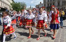 Фото 5: Центром Львова пройшла святкова театралізована хода