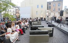 Фото 1: На «Просторі Синагог» відбувся концерт-молитва в рамках меморіальних заходів до 75-річчя ліквідації ґетто та Янівського концтабору