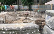 Фото 2: Під час розкопок території під фонтаном «Кульбаба» виявлено «мури»: наразі з’ясовують походження знахідки