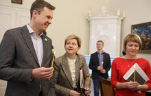 Фото 8: Пластуни передали мерії Вифлеємський вогонь миру