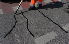 Фото 6: У Франківському районі Львова ліквідовують тріщини на дорожньому покритті