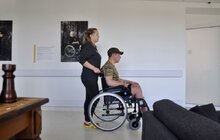Фото 6: У центрі НЕЗЛАМНІ лікують захисника, якому ворожий снаряд влучив у голову і порушив життєво важливі функції