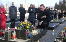 Фото 2: На Личаківському кладовищі вшанували Героїв Небесної Сотні