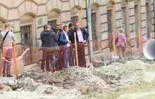 Фото 7: На вул. Просвіти триває капітальний ремонт дороги: демонтовано дорожнє покриття, проводиться заміна комунікацій