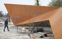 Фото 1: Посадовці міськради та представники підрядної організації оглянули роботи з будівництва Меморіалу Небесної Сотні
