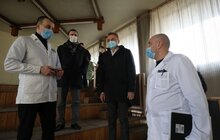 Фото 15: У 8-й міській лікарні облаштовують додаткове відділення для хворих на Covid-19 і додаткове реанімаційне відділення