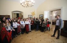Фото 3: Українська академія лідерства в Ратуші презентувала вертеп, який створили самі ж студенти