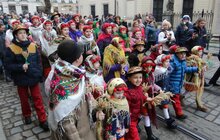 Фото 3: В переддень Різдва у Львові встановили Різдвяного Дідуха