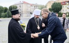Фото 11: Митрополит Епіфаній у Львові молитвою та покладанням квітів вшанував пам’ять Героїв