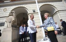 Фото 14: Львову урочисто вручили Почесний прапор Призу Європи