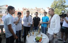 Фото 1: Міський голова Львова привітав випускників, які отримали найвищі бали за результатами ЗНО з базових дисциплін