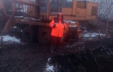 Фото 2: Аварійно-ремонтні роботи на магістральному водогоні завершили, розпочався запуск води. У місті працює 17 водовозок
