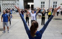 Фото 3: З нагоди Дня фізичної культури і спорту працівники Львівської мерії провели спільну розминку