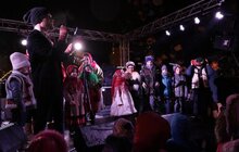 Фото 2: У Львові відкрили центральну міську ялинку